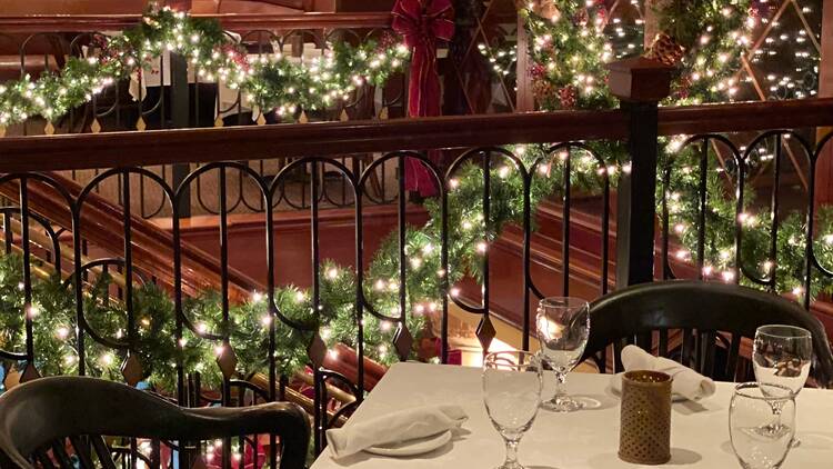 Новогоднее оформление гирляндами